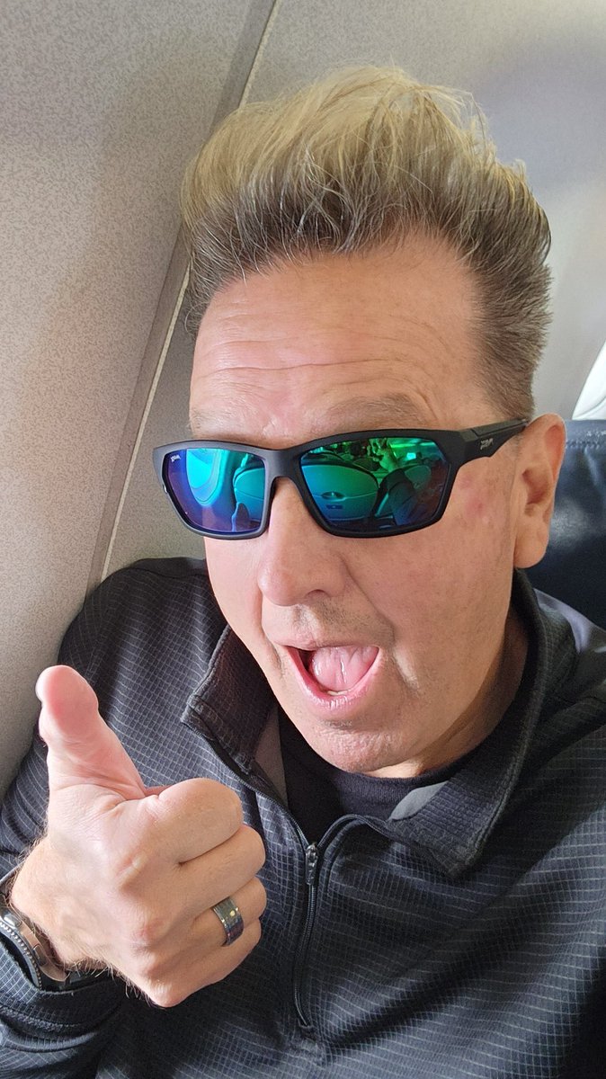 DJ_Shawn_Parr's tweet photo. Headed back to Nashville from New Jersey and I think I saw @MattStellMusic on my flight....I am supposed to interview him later at our @SharlaMcCoy #musicrowlive event! @shawnparrsatc will be all over this!! https://t.co/io1vkpLKdO