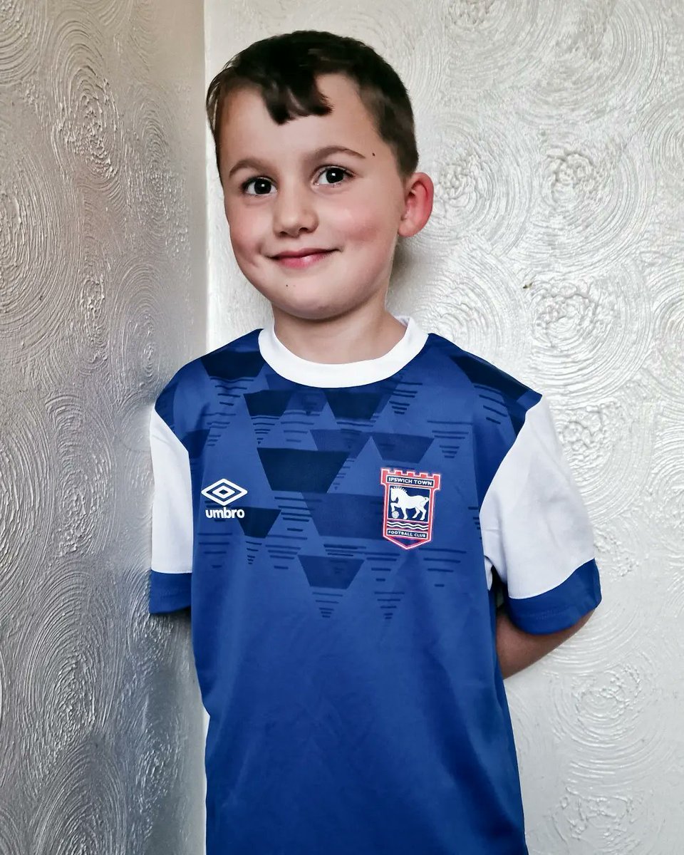 emmapowell1988's tweet photo. My Boy with his Ipswich training kit. @ITFCFoundation, super proud that he has been chosen for the elite programme. @DaveVOFFICIAL future Ipswich Star 🌟 https://t.co/KqnfNLmLVI