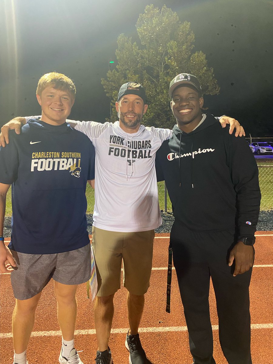 JLayman44's tweet photo. THANKFUL for the relationships built and the time I get to spend with them! Proud of the direction y’all are heading and So BLESSED to play a small role in each of your lives!  Words can never express this bond!  Love y’all! ❤️#ForeverFamily #HuntSquad https://t.co/q3lIRdpZiy