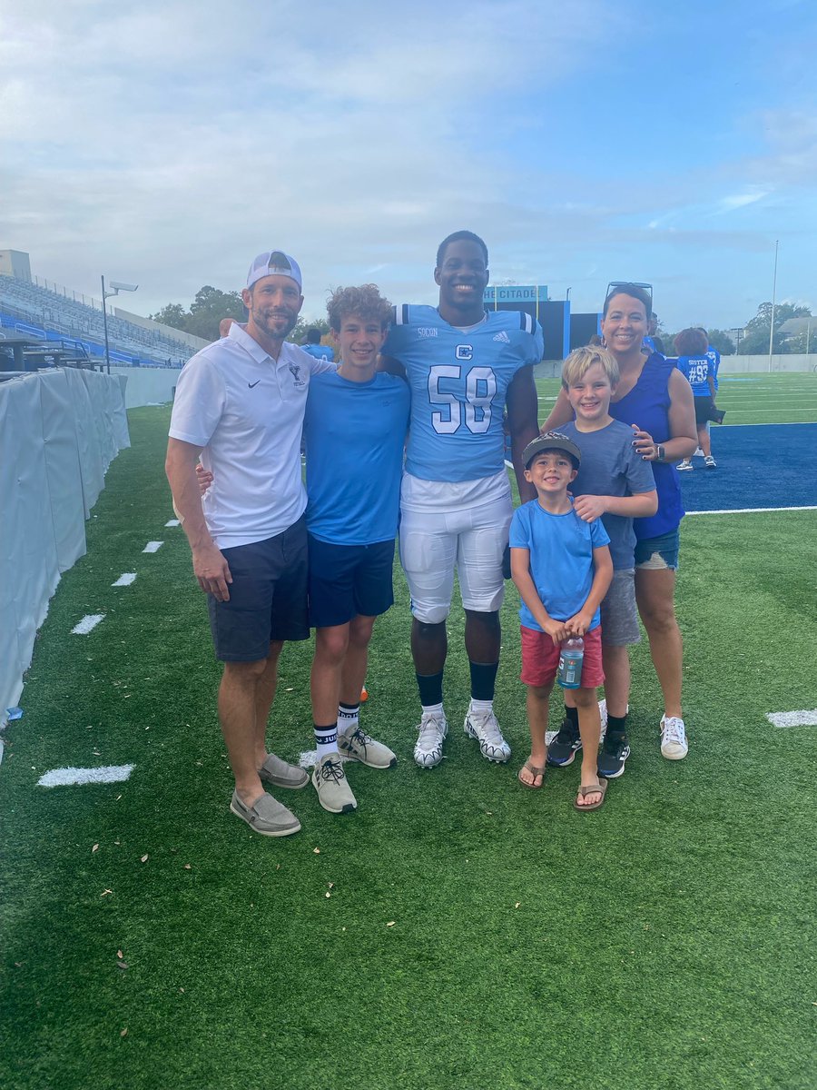 JLayman44's tweet photo. THANKFUL for the relationships built and the time I get to spend with them! Proud of the direction y’all are heading and So BLESSED to play a small role in each of your lives!  Words can never express this bond!  Love y’all! ❤️#ForeverFamily #HuntSquad https://t.co/q3lIRdpZiy