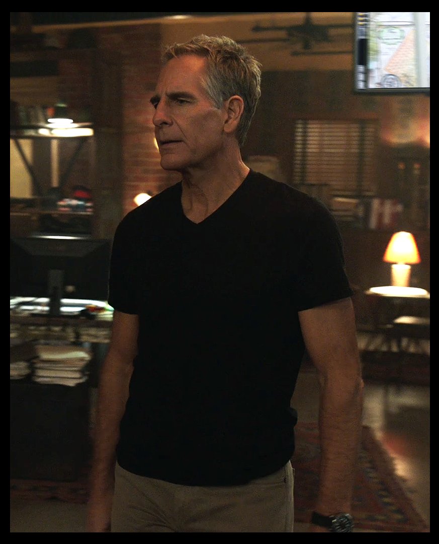 agent_d_pride's tweet photo. I love that shirt! #AgentPride #NCIS #NCISNewOrleans #ScottBakula #3x15 https://t.co/LRST6tjWPB