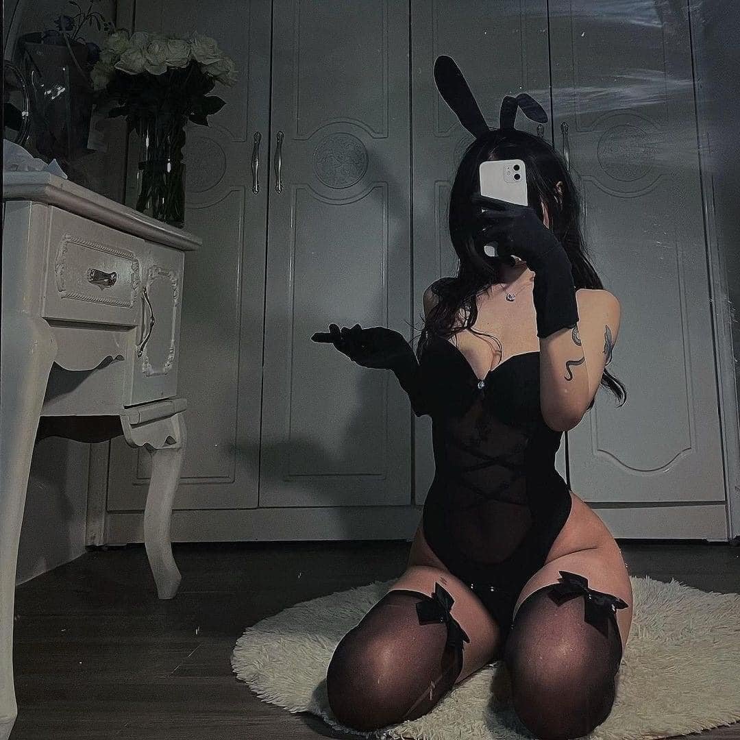 blyatmasin's tweet photo. #ctto #blackoutfit #blackaesthetics #black #bunnygirl #ThighHighs #mirrorpic #LewdRP #lewd #nosourceposting #nosauce #hehe https://t.co/Lx1nsHoBDR