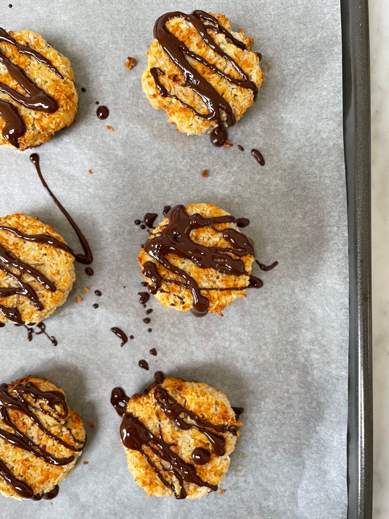 JennMedhurst's tweet photo. 3 Ingredient Cookies 🍪 For this and more healthy, easy and delicious recipes go to: https://t.co/3NWuV3znyb
#healthyrecipes #healthyrecipe #cookie #nutritionist #londonnutritionist #nutritionistlondon #healthycookierecipe #cookies #healthyrecipeideas #healthycookie #healthysweet https://t.co/QD7zAc9x97