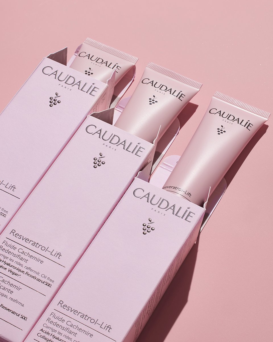 Your #antiaging solution for combo to oily skin is here! Our Lightweight Firming Cashmere Cream checks all the boxes: 

✅ Combat wrinkles and firm the skin
✅ Hydrate and soften the skin without it feeling oily
✅ Brighten and enhance the skin instantly

bit.ly/3rQmJBT