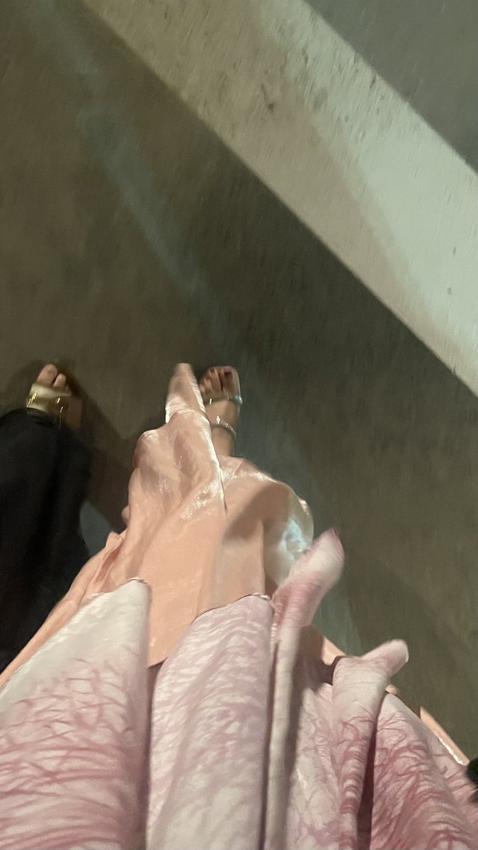 انا وصديقتي قررنا نرجع قروباتنا الكلب الي يبي يدخل القررب ونهينه انا وصديقتي يحط لايك راح ندخل عشوائي من اللايكات🤭👠
#عمه #كلب