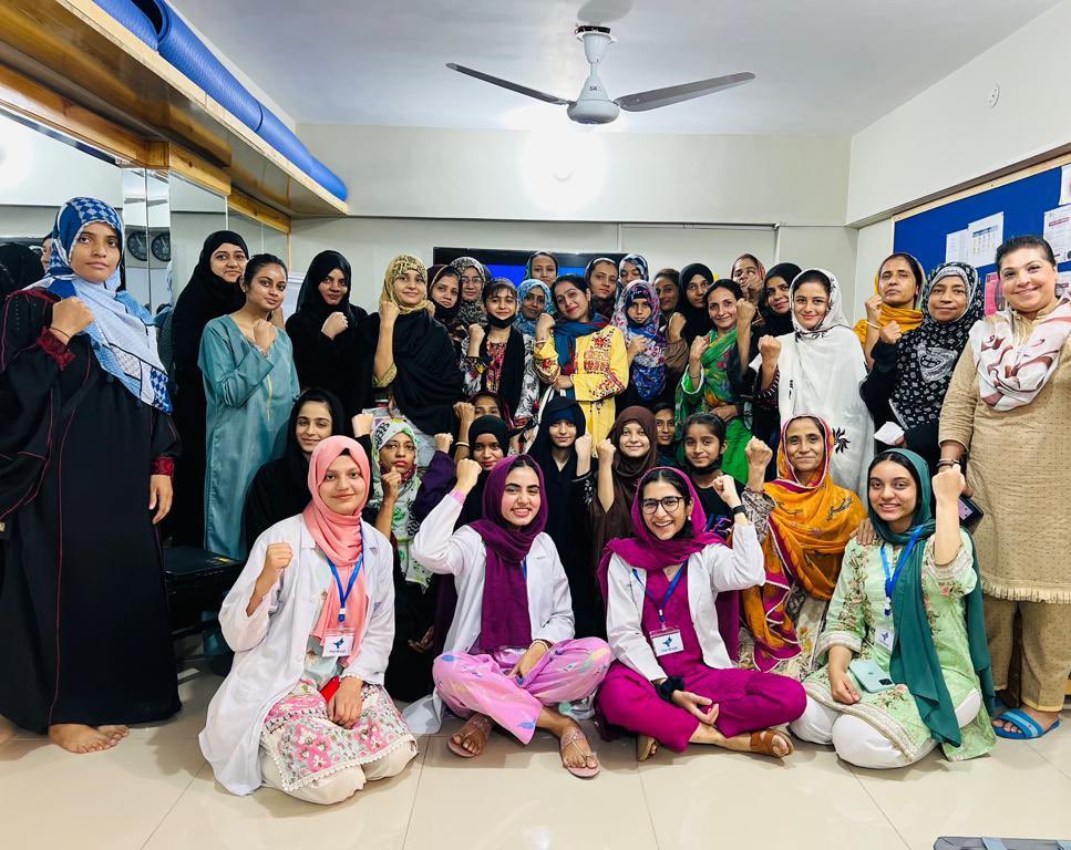 On Saturday, 5th of November, HerWaqt conducted a Breast Cancer Awareness Session at Salma Ghar, Kiran Foundation.

The session covered signs,symptoms, risk factors &amp; myths pertaining to breast cancer. Breast Self Examination (BSE), was taught to the audience.