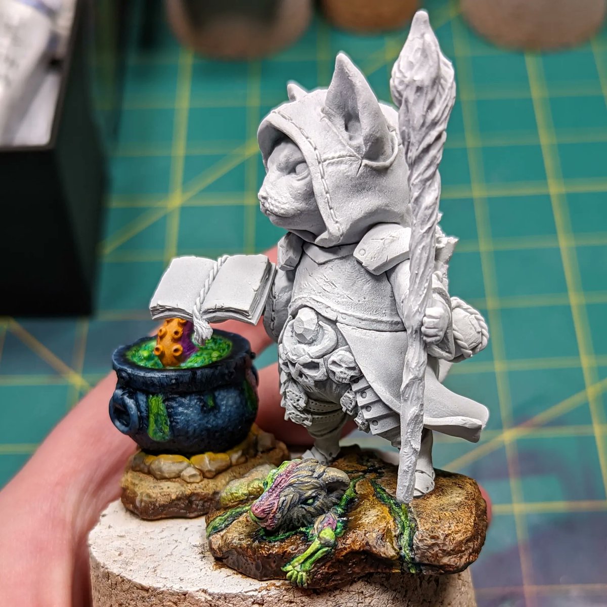 SteepTPainting's tweet photo. I’m absolutely thrilled with how the magic is looking on this figure! The fissures are looking way cooler than I thought they would! I’m super happy with the greens and glowing on the ground and reanimated rat! https://t.co/0XiCa15GVy