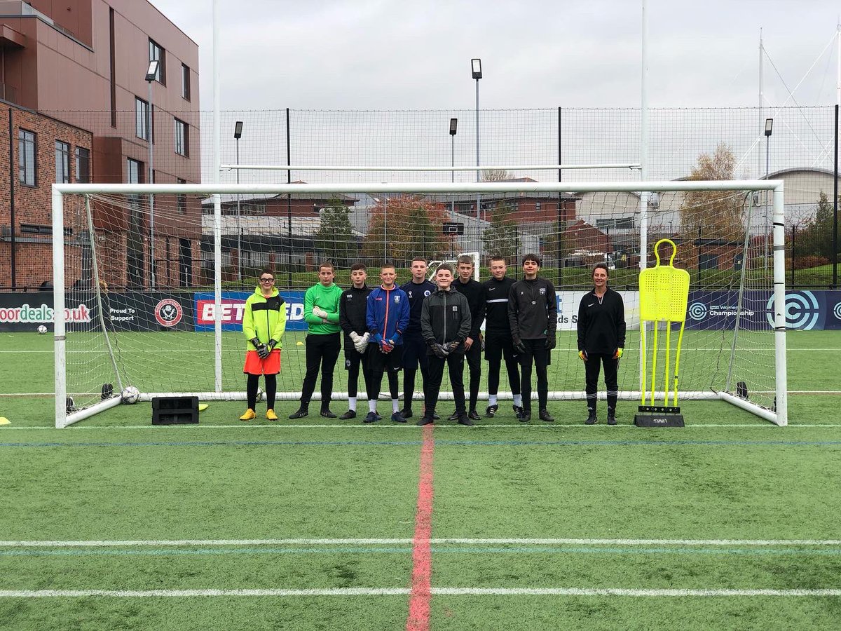 Fantastic session yesterday with our Sheffield goalkeepers 😁🧤⚽️ #southyorkshire #professional #goalkeeper #coaching @benningtonc312