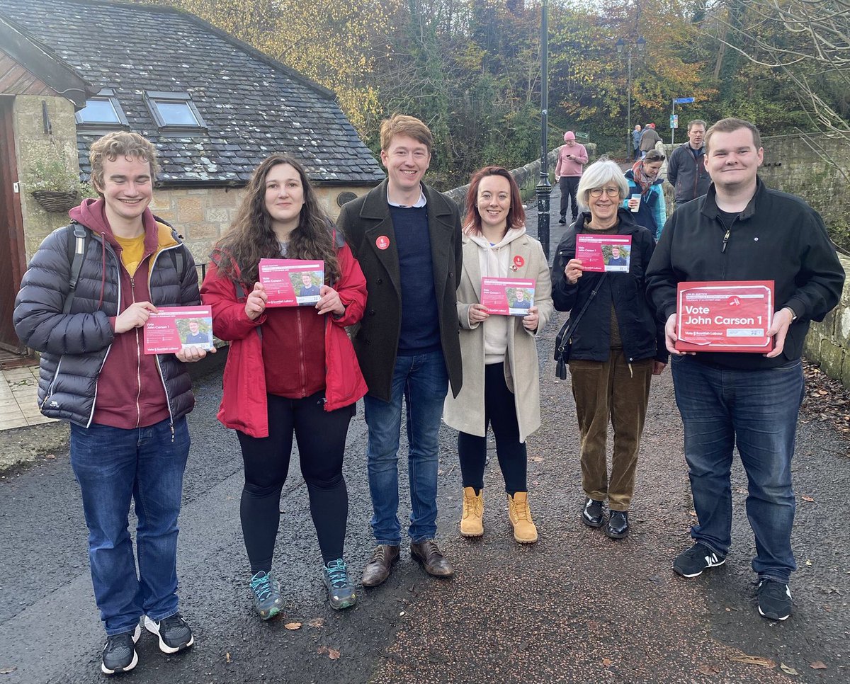PostmanCarson's tweet photo. Another great Sunday session for #TeamLinn in Croftfoot & Old Cathcart. 😊
Big thank you to all our great activists and @scotsyounglab for coming out to support us. Lots of residents know the SNP have been clinging to power for too long, they want change. 🌹
#LabourDoorstep https://t.co/uo3lp12SG9