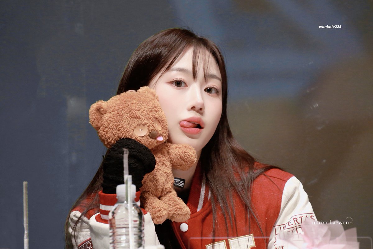 221106 music plant 팬싸인회

🎵곰 세 마리가 한 집에 있어～🧸

 #NMIXX #엔믹스 #해원 #HAEWON