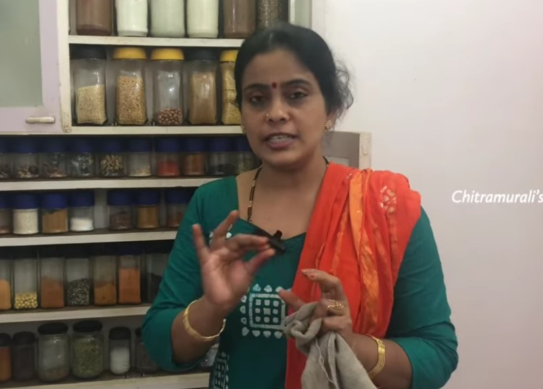sangavi8090's tweet photo. Aunty black bra....ssss https://t.co/YhYR98umQS