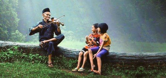 अपनी तक़दीर के पैबंद सिया करता हूँ...!
मैं उम्र काटता नही, जिंदगी जिया करता हूँ ..!!
