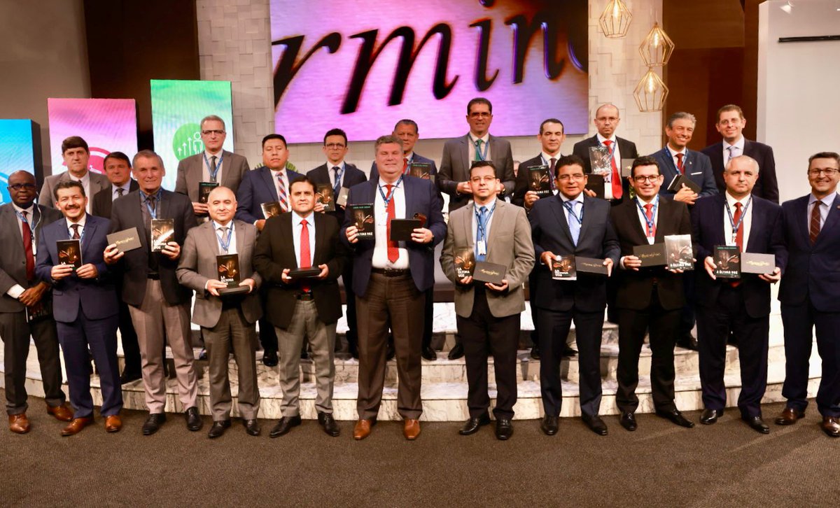 Líderes adventistas participaram de um momento importante durante #ConcilioAnual. Foi apresentado pelos pastores <a href="/rafaelrossi7/">Rafael Rossi</a> e <a href="/adilsonrdmorais/">adilson de morais</a> relatório de ações da distribuição do livro missionário em 2022. Para 2023 e 2024, livro missionário será O Grande Conflito.