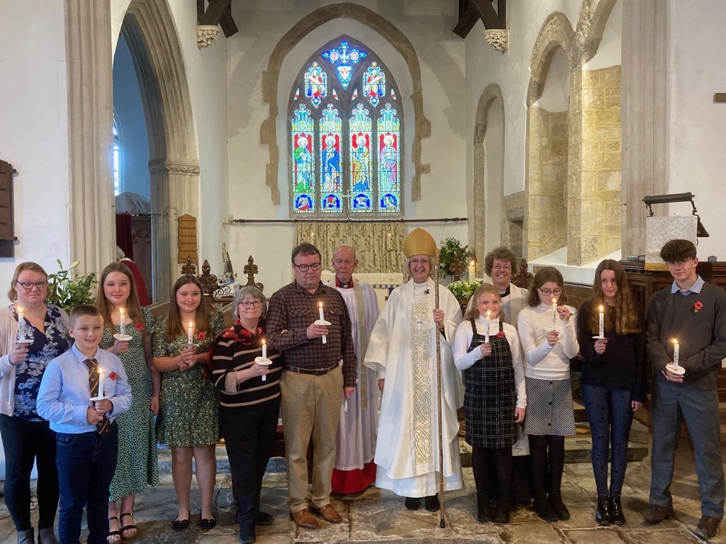 jackiesearle09's tweet photo. ‘Shine as a light in the world’ 10 newly confirmed and sent out to love and serve the Lord. Thanks be to God. #FiveAlive #AxeValley @CofEDevon @andrewbeane https://t.co/hyY2gSI3NA