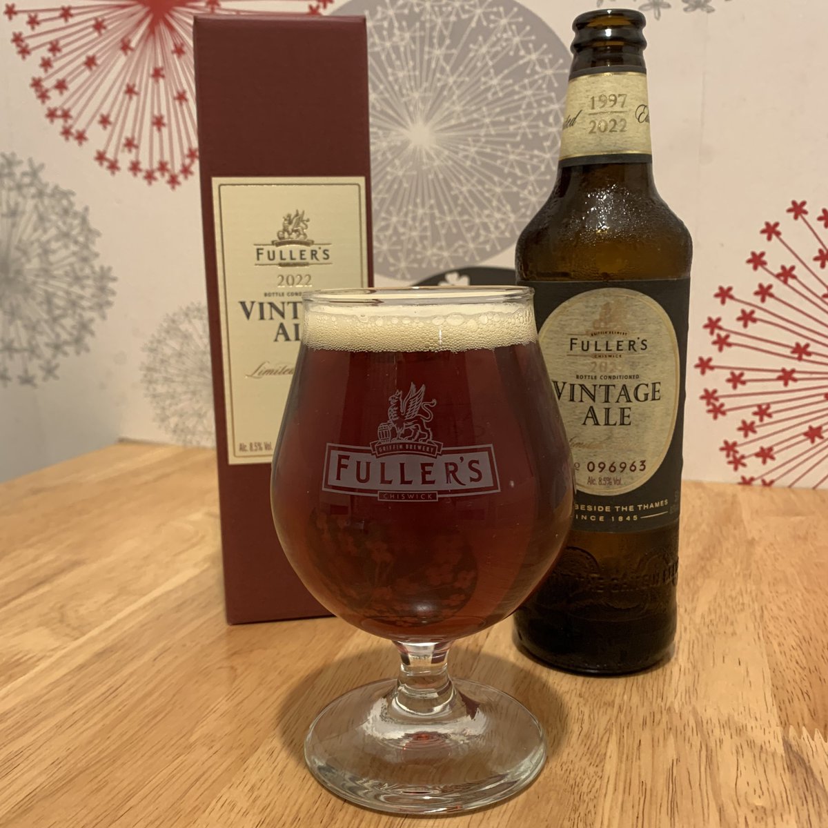 BeerOClockShow's tweet photo. // #CellarSunday // 6 Nov 22
@FullersBrewery Vintage Ale (2022)
This one didn’t even make it into the cellar yet. Bold fruit cake & orange zest on the nose, fresh zingy citrus notes, will look forward to coming back to this in a year’s time https://t.co/FGwJQNluw7