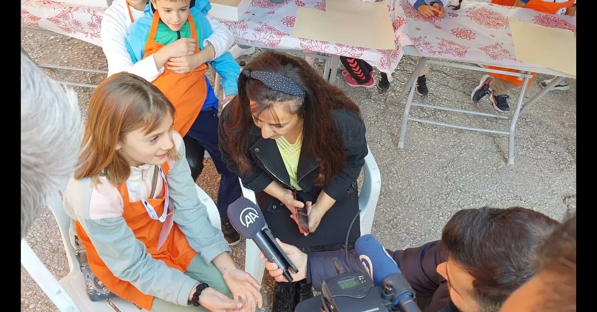 Anadolu Ajansı Erasmus +Projemiz için  Okulumuzda Türk geleneksel sanatı olan Ebru tanıtımının çekimleri ve Türk ve yabancı öğretmen ve öğrencilerle röportajlar yapıldı.
<a href="/abbaskanligi/">T.C. Dışişleri Bakanlığı Avrupa Birliği Başkanlığı</a>
<a href="/ulusalajans/">Türkiye Ulusal Ajansı 🇹🇷 Turkish NA</a>
<a href="/EskisehirMem/">Eskişehir İl Milli Eğitim Müdürlüğü</a>
<a href="/odunpazarimem/">odunpazarımem</a>
<a href="/1Havaikmal/">1. Hava İkmal Bakım Merkezi İlkokulu</a>
<a href="/erasmuswaterfr1/">erasmuswaterfriendlygreece</a>
<a href="/SerbiaWater/">Serbia Erasmus Plus Water-Friendly Schools</a>
<a href="/TurkeyPlus/">Turkey Erasmus Plus Climate Change</a>