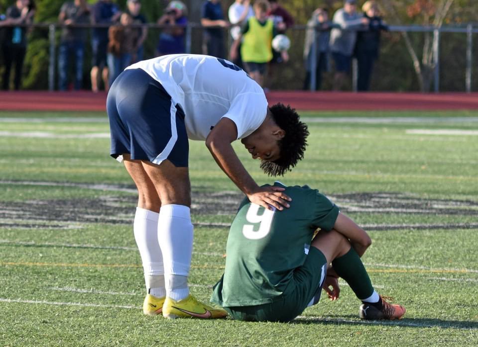ExaminerMedia's tweet photo. PICTURE OF SPORTSMANSHIP 

While his Beacon teammates celebrated a 2-0 Class A regional title soccer ⚽️ win over Yorktown on Yorktown’s home field yesterday, Thomas Robinson was quick to pick up Matt Pozo.

- Photo and caption details by @ExaminerMedia Sports Editor @DirectRays https://t.co/EjJAgfmwkM