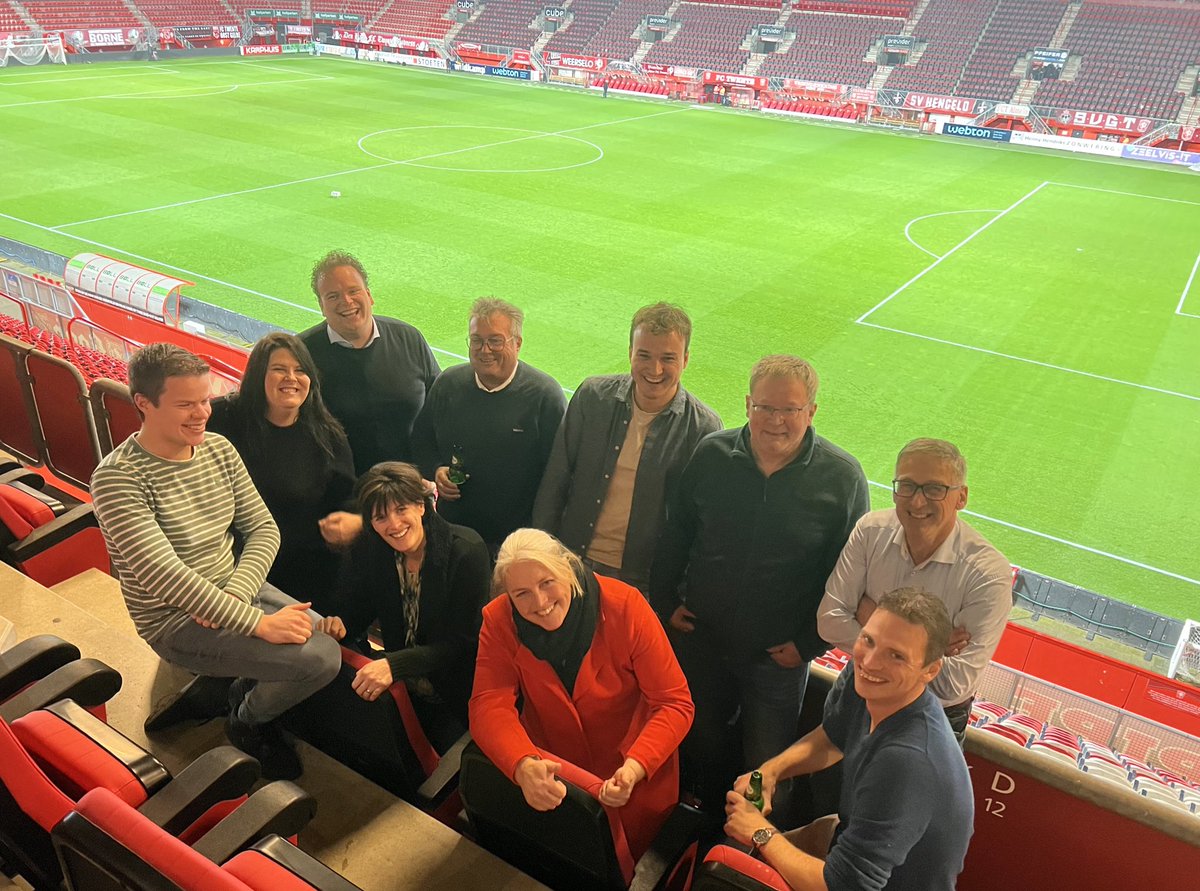 𝗩𝗮𝗮𝗸 𝗯𝗶’𝗷 𝘁𝗲 𝗯𝗮𝗻𝗴 🔴⚪️