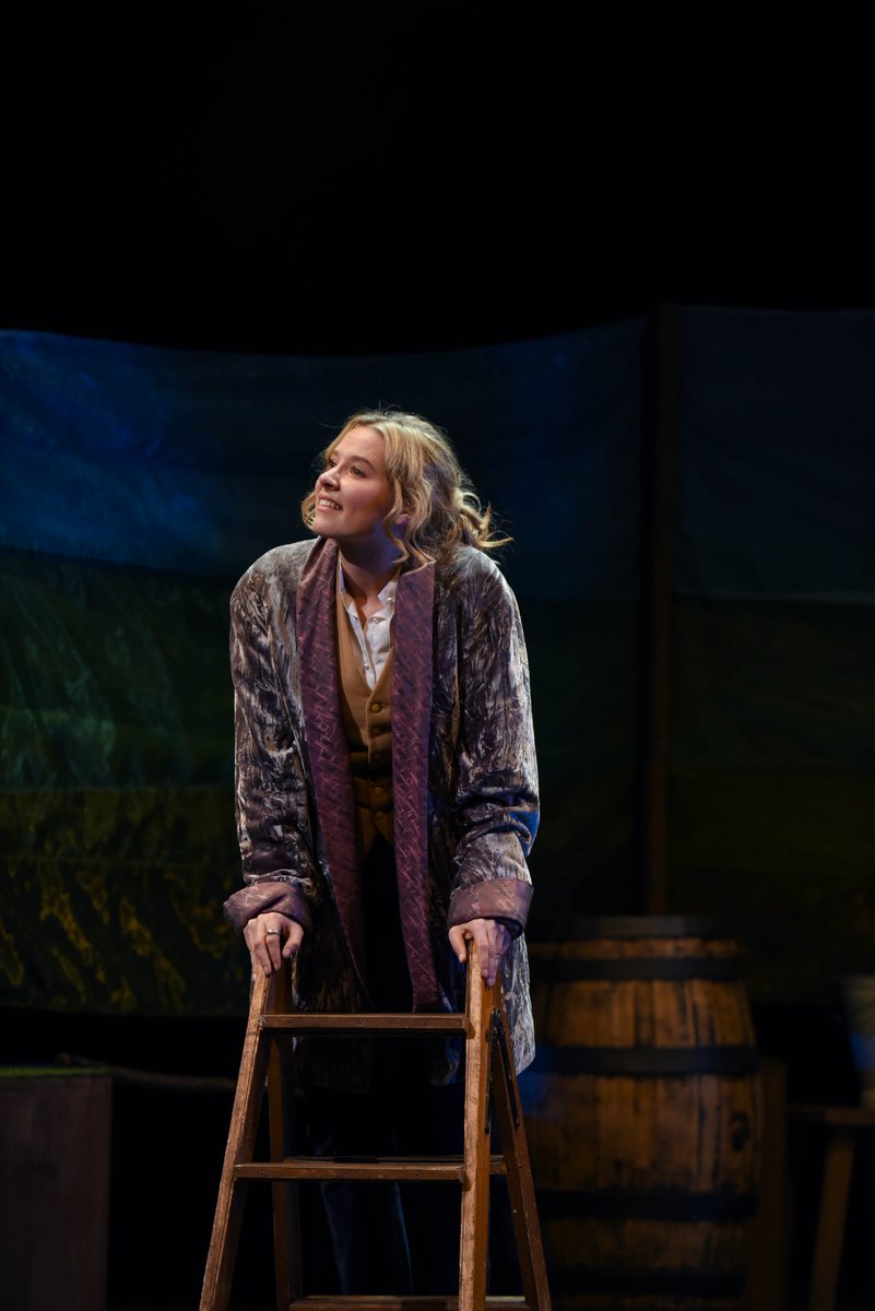 Twelfth Night <a href="/LeedsPlayhouse/">Leeds Playhouse</a> 📸Abby Swain Design: <a href="/CoystonHelen/">Helen Coyston</a>