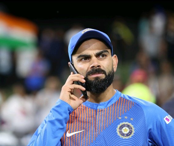 itzfariha__'s tweet photo. Virat be like:
Hello anushka.. "Abu phir semi final m aagae hyn" 😂😂
@babarazam258 https://t.co/pUbiZVkf1C