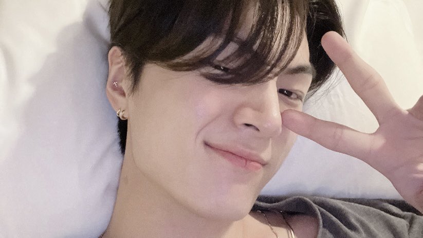 mainlyjay's tweet image. jay core ♡