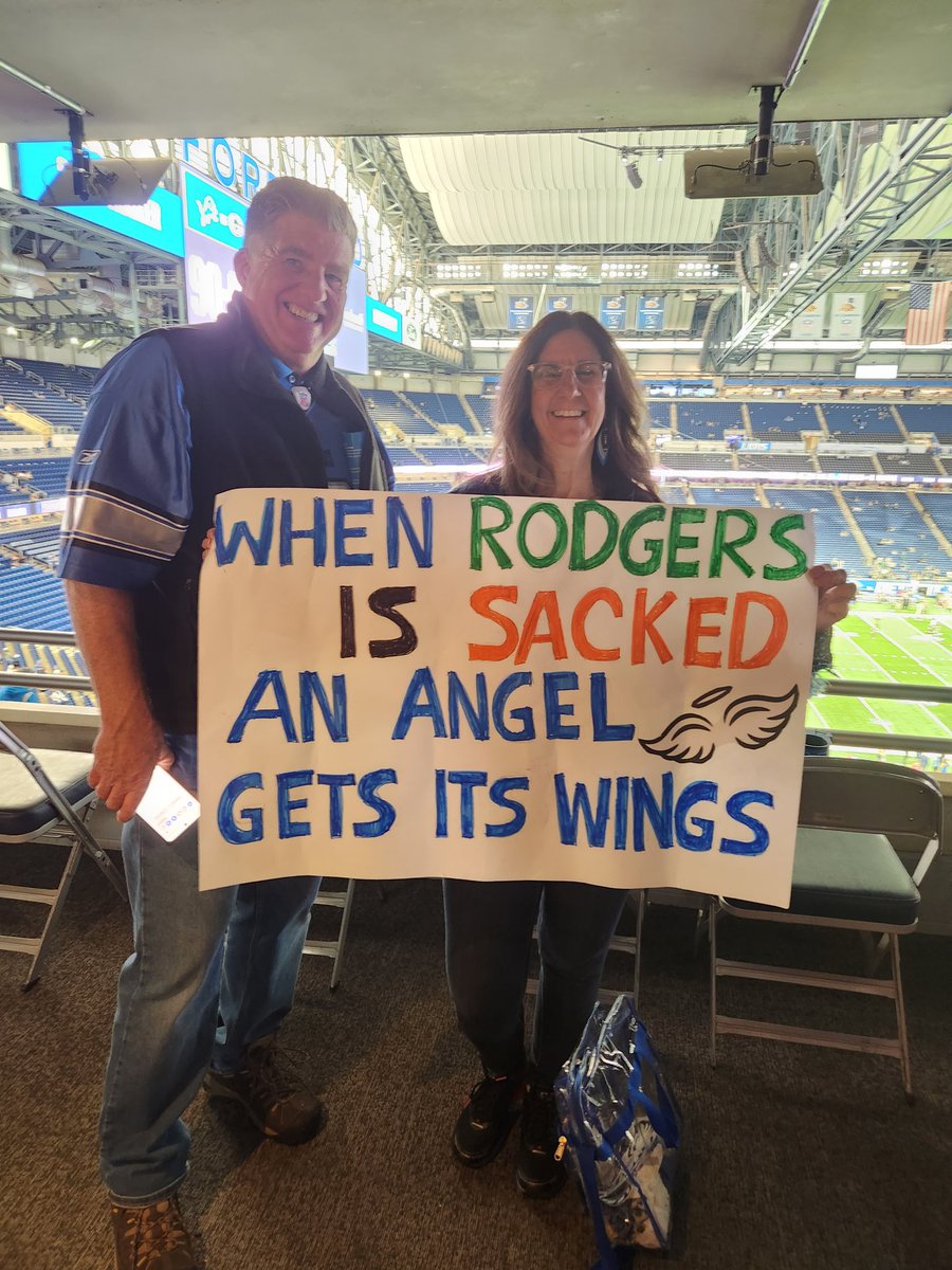 lamos_mary's tweet photo. We're here. Let's go @Lions #onepride https://t.co/aSinZWpRX1