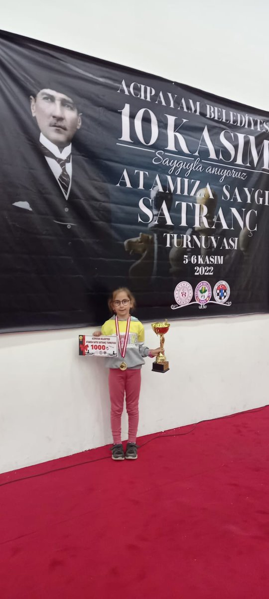 herenster's tweet photo. Acıpayam Belediyesi'nin düzenlediği Atamıza Saygı Satranç turnuvasında öğrencim Aylin Ün 1.lik kupasını kaldırdı. Kendisini ve ailesini tebrik ediyorum. Başarıların daim olsun güzel kızım 🏆 Katılan tüm ogrencilerimi tebrik ediyorum. 👏👏👏 @totak2066 @AysegulGuzel11 @DenizlideO https://t.co/euVpa9muLg