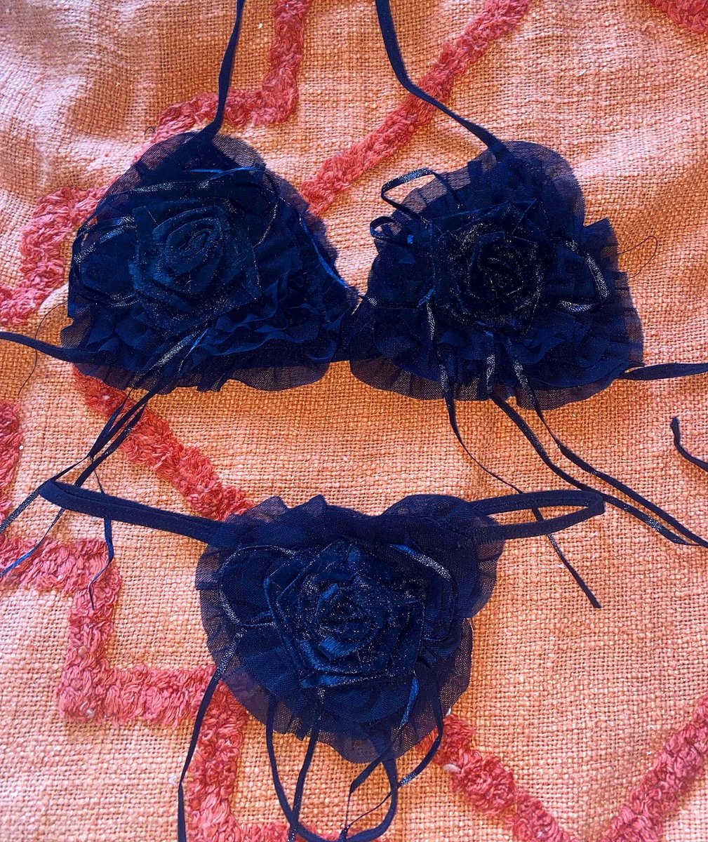 Mespculottes's tweet photo. En vente 😋 porter une semaine , ils n’attendent que vous ❤️ #lingeriesale #culottesale #culottessales #dirtypanties #fetichiste #fetish https://t.co/DaGW1qPdao