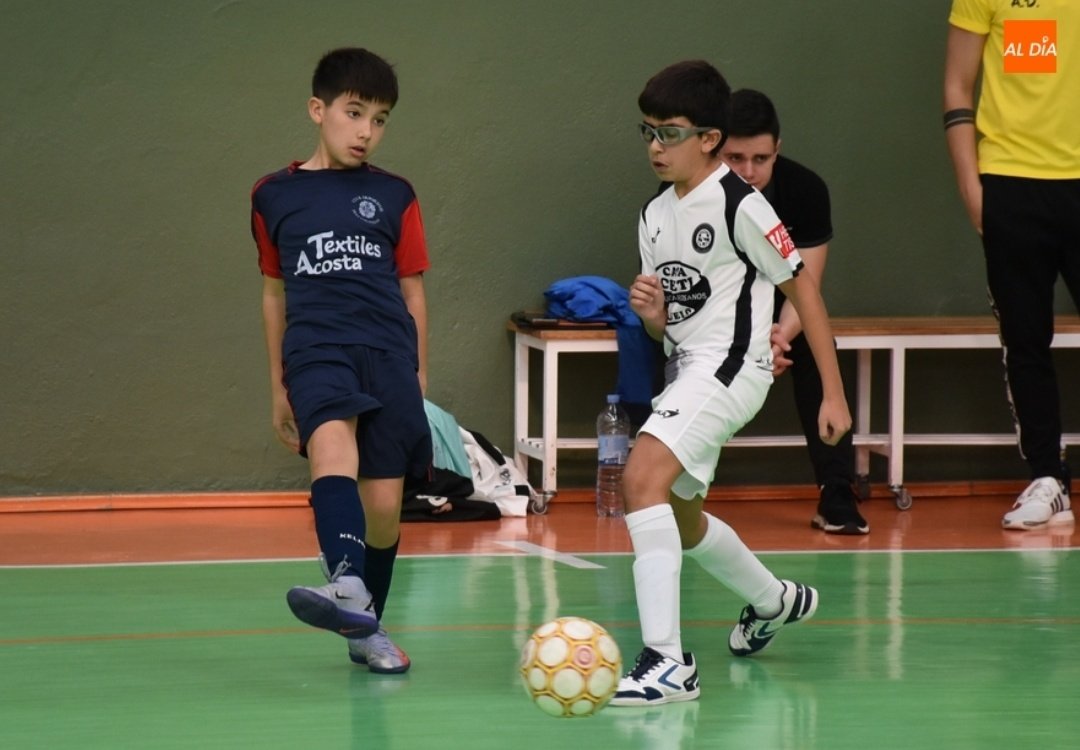 trescolumnascd's tweet photo. 🥇 Mención Especial 🥇

Jesús San Fausto, jugador alevín del III Residencia Caracillo debutó con el equipo Infantil y lo hizo marcando 4 goles ⚽⚽⚽⚽

Enhorabuena Jesús, a seguir trabajando 👏🏻👏🏻 https://t.co/r1DmjxaJX1