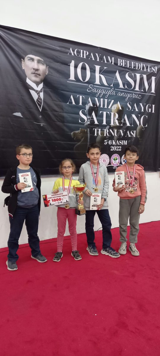 herenster's tweet photo. Acıpayam Belediyesi'nin düzenlediği Atamıza Saygı Satranç turnuvasında öğrencim Aylin Ün 1.lik kupasını kaldırdı. Kendisini ve ailesini tebrik ediyorum. Başarıların daim olsun güzel kızım 🏆 Katılan tüm ogrencilerimi tebrik ediyorum. 👏👏👏 @totak2066 @AysegulGuzel11 @DenizlideO https://t.co/euVpa9muLg