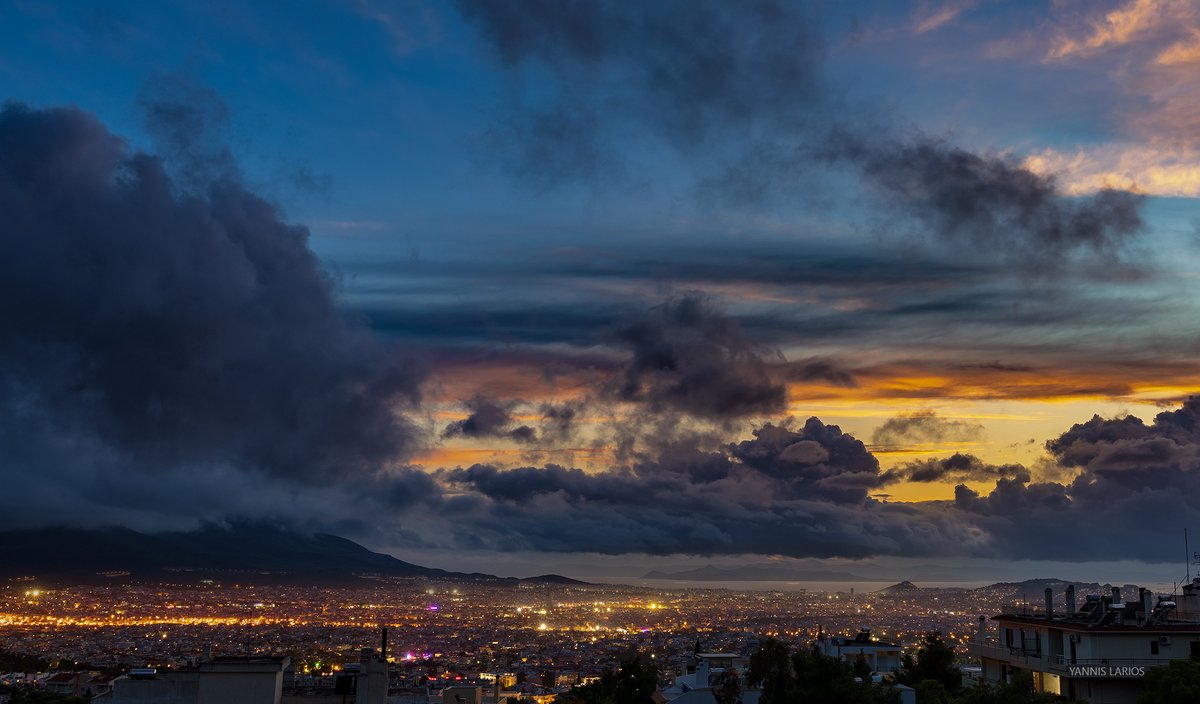 #Storm 'EVA' leaving #Athens Greece beautifully, an hour ago. Η καταιγίδα 'Εύα' αφήνει την Αθήνα φαντασμαγορικά, πριν μια ώρα.

#Stormhour #Storm #Athens #landscapephoto #cityscape #photo #ThePhotoHour #meteo #meteogr #photographer #yannislarios #cloudscapes #skaikairos #athina