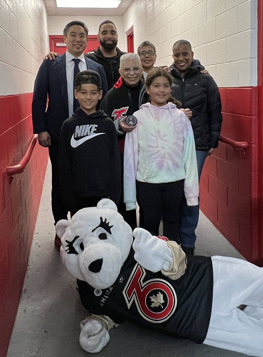 ctsehockey's tweet photo. An honor to meet some of the Carnegie family before our game today and a current @HockeyHallFame'r @AngelaJames8! @CarnegieInit #TheCI https://t.co/QC5N3VKx5R