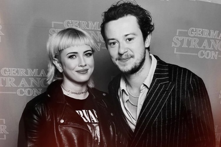 JosephQuinnArg's tweet photo. 📸: Joseph Quinn con una fan el día de hoy en la #GermanComiCon
—via shitneyy en Instagram— https://t.co/lHSL5XhGZB