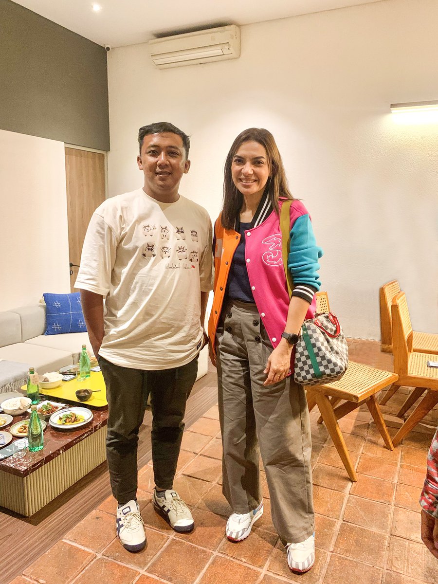 Jurnalis idola , hai mba <a href="/NajwaShihab/">Najwa Shihab</a> 🙌