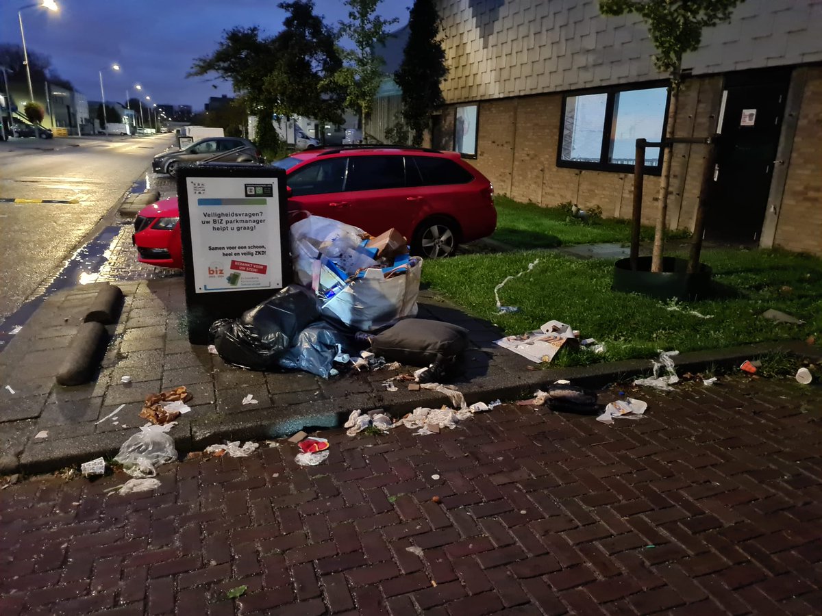 #fail <a href="/GemeenteDenHaag/">Gemeente Den Haag</a>

Deze afvaldumping is in de afgelopen weken inmiddels meerdere keren gemeld via 14070