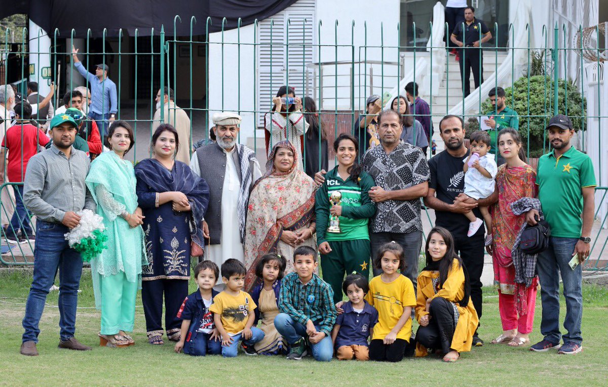 SidraAmin31's tweet photo. Alhamduillah got another player of the match against Ireland 🇮🇪 🏆
So thankful to Allah SWT 🙏
#sidraamin
#91notout🎉🙌🏽
#6november2022❤
#pakistanvsireland 🇵🇰 🇮🇪 https://t.co/wEBmTG8N4i