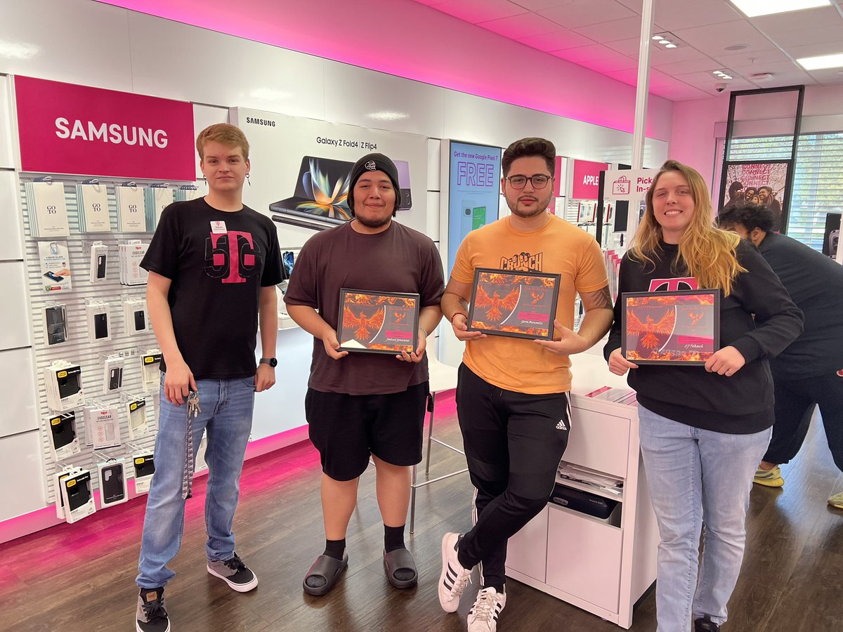 ChrisMears890's tweet photo. 4th Quarter Meeting setting goals and expectations 🔥 We’re coming for GREATNESS! @DaveMayeux https://t.co/vO4thgocOC