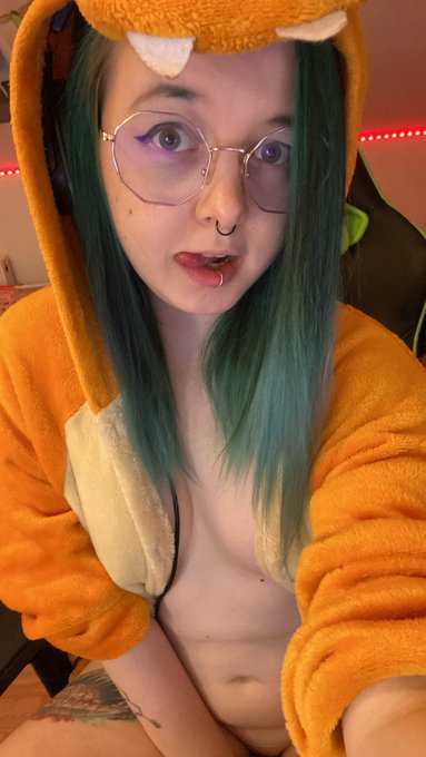 bin live :3 link in biooo https://t.co/j5fTMVO2jJ<a href="/tag/cosplay"class="tags"><span>#cosplay</span></a><a href="/tag/femdom"class="tags"><span>#femdom</span></a><a href="/tag/camgirl"class="tags"><span>#camgirl</span></a><a href="/tag/cam4"class="tags"><span>#cam4</span></a><a href="/tag/erocosplay"class="tags"><span>#erocosplay</span></a>
