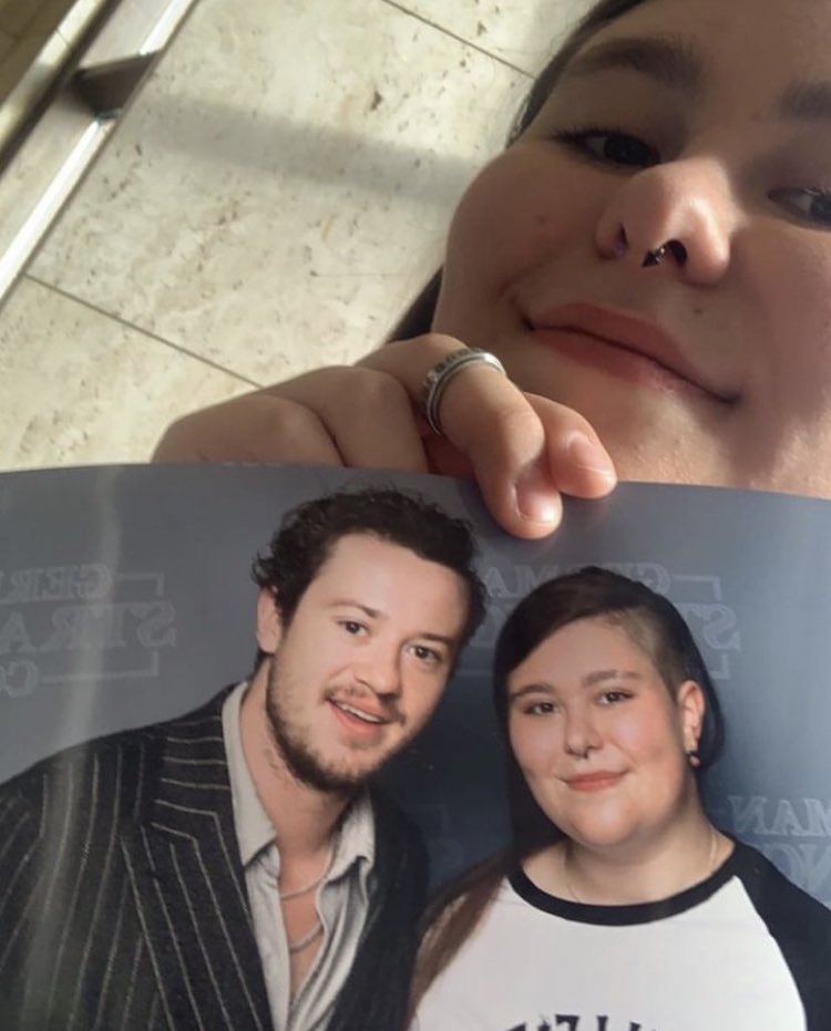 JosephQuinnArg's tweet photo. 📸: Joseph Quinn con una fan el día de hoy #GermanComiCon
—via chiara._.slz en Instagram— https://t.co/PMu53sHw3y