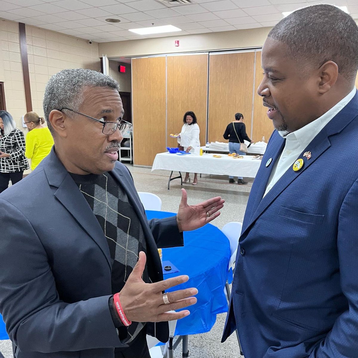 JonesForAR's tweet photo. I started this Sunday morning in Forrest City with local pastors. We have been sowing seeds since June 2021, and it’s time for harvest. The momentum is growing, and Arkansans are ready to unlock the #PromiseofAR. Next, join us in West Memphis for church services #EveryLastStreet. https://t.co/m3iQWsdr1B