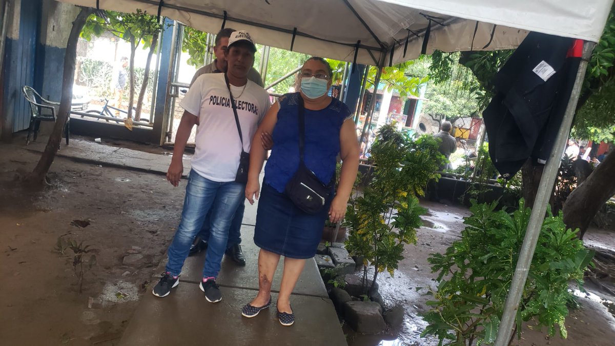 ¡Porque tu voto cuenta para elegir el rumbo de nuestro Municipio!
Personas de la tercera edad de #SanRafaelDelSur se acercan al Centro de votación 512 a ejercer su derecho al voto, en un ambiente de orden y tranquilidad.
#EleccionesSoberanas2022