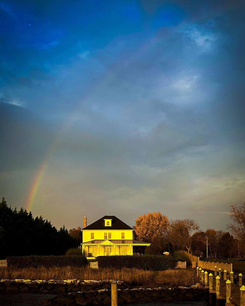 🌈After all of our hard work on the dock yesterday, we not only gained an hour last night but we were also treated to a rare #goldenhour #rainbow over our house this morning just after #sunrise. 
•
We have a full day of dock work to get as close as we… instagr.am/p/CkoFNTNpSya/
