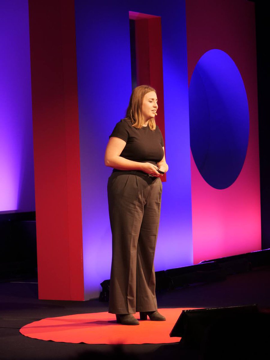 Through the <a href="/bellingcat/">Bellingcat</a> project they monitored what happened in Ukraine through open-source investigations: they look at social media posts to understand what was happening to civilians and where. “We can now write history as it happens”. @hannahbagdasar #TEDxVarese