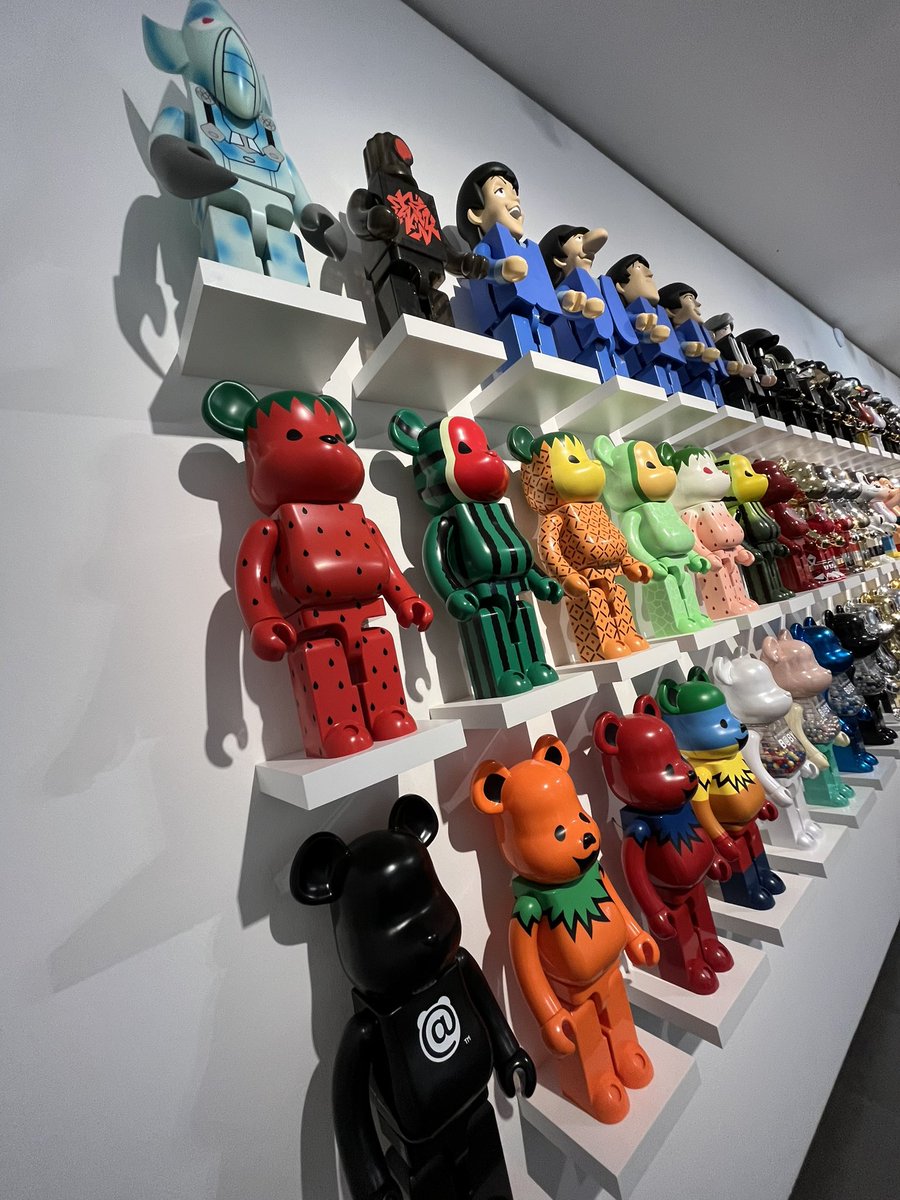 Kingfisher_68's tweet photo. Tolle Ausstellung im #nrwforum in #duesseldorf. Wonderwalls zeigt die Sammlung von Selim Varol #toykio und die ist atemberaubend. Wir hatten zwar in #melbourne 2019/20 eine Kaws-Ausstellung besucht - aber das hier war viel bunter… https://t.co/mW4uI98LHL