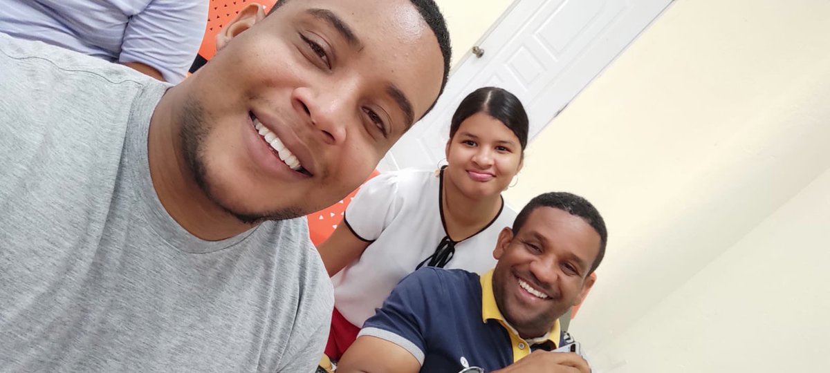 LorenaMdiaz's tweet photo. Taller de redes sociales fuerza del pueblo en neiba @keylaReyna04 @KeylaReynaALaDP @FPcomunica  @santana_esdra #LeonelEnSantiago #lafuerzadelpueblo #seguimosCreciendo https://t.co/c1I5m6WXth