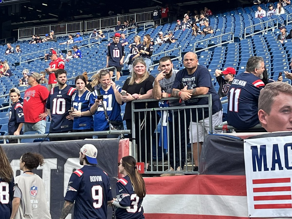 Joe_Kayata's tweet photo. Kwity Paye’s middle school teacher is here rocking his jersey. @OfficialKwity https://t.co/1tfo22zO78