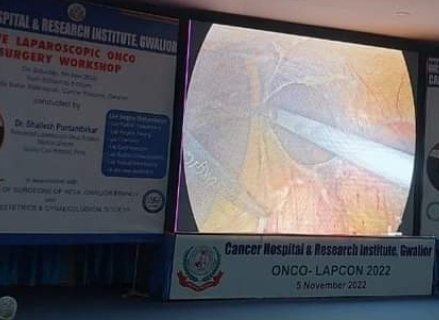 drsanjeev2003's tweet photo. Great and Fruitful  weekend...
Invited as Guest Faculty at ONCO-Lapcon 2022 ... Got a chance to operate @ Cancer Hospital, Gwalior ..

#Oesophagectomy 
#liveworkshop #advanced #laparoscopy  #cancer #oncology 

@ManipalHealth https://t.co/g6b3AwrgNX