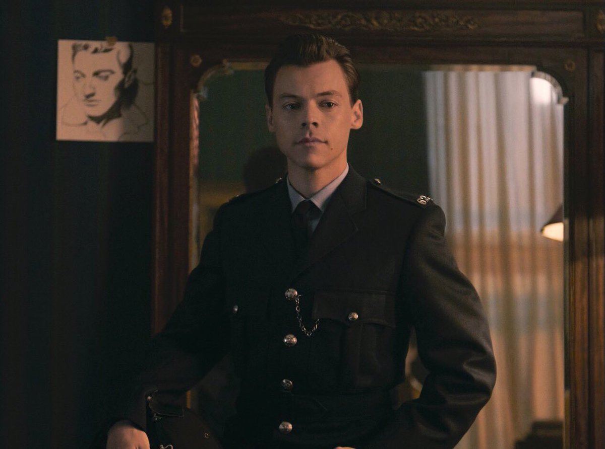 Gyllenswiftlipacevans 💙 on Twitter "RT TheHarryNews Harry took the portrait of himself as Tom