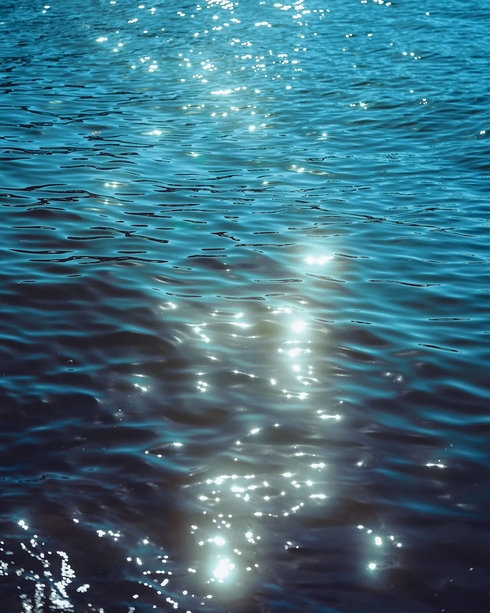 bodhipix's tweet photo. gm peeps! winter is almost here, so reminiscing some glittering summer textures ✨ https://t.co/6EtR9wkSKB