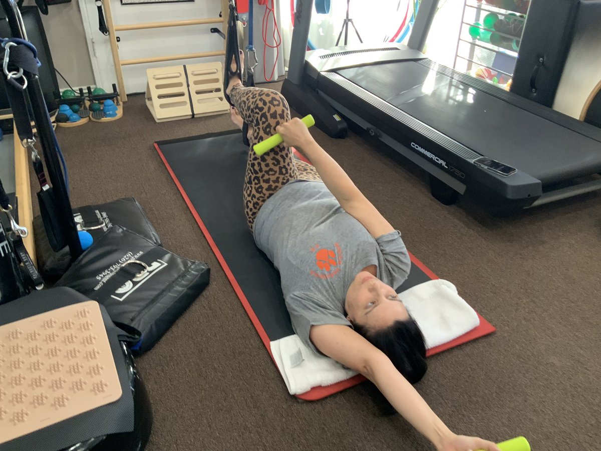 MaryAscension's tweet image. Brain gym with resistant bands using #neuroStick #nabosotechnology #crosscrawl #visonRejuvenation